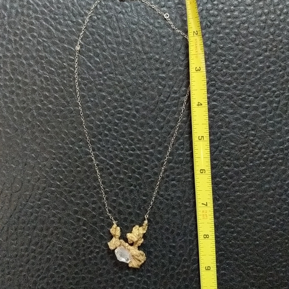 Crystal and brass pendant necklace - Picture 3 of 7